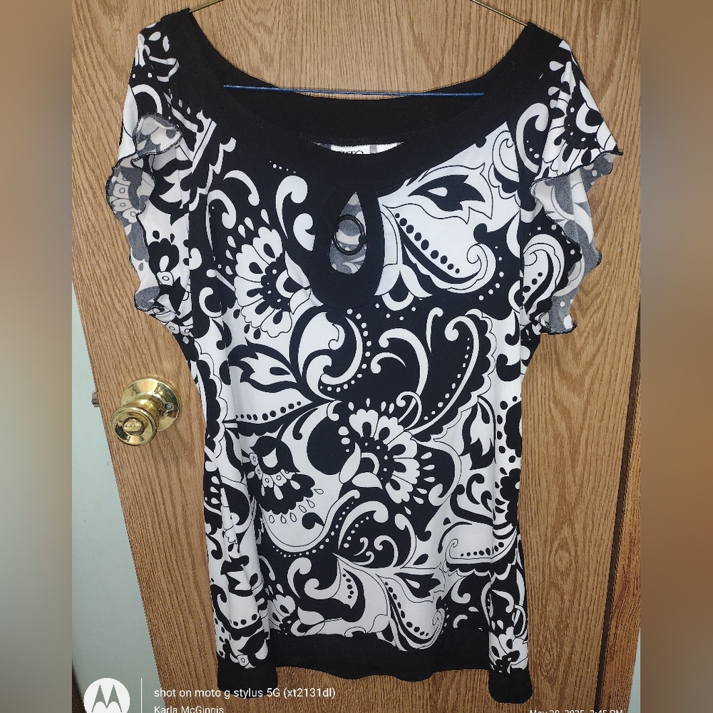 Cato Black and White Graphic Ruffled Blouse with oute keyhole cut out with ring.